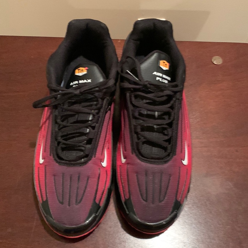 ATTENTION THESE ARE NOT MADE BY NIKE